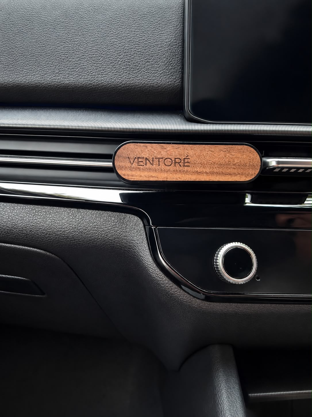 VENTORÉ car vent diffuser clip fitted to a car air vent