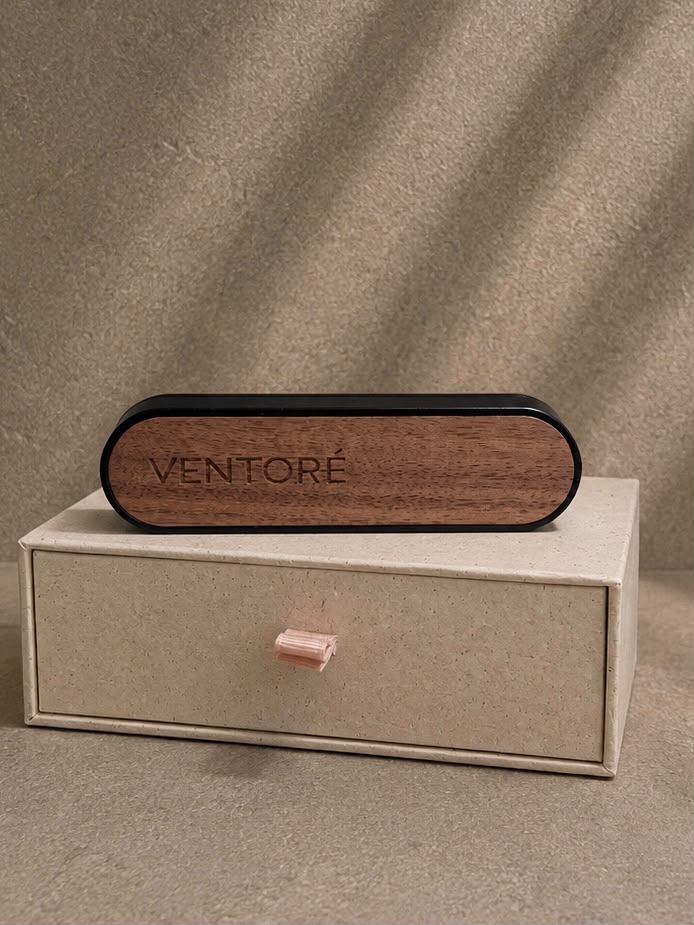 VENTORÉ car vent diffuser clip in walnut wood and black aluminium on gift box
